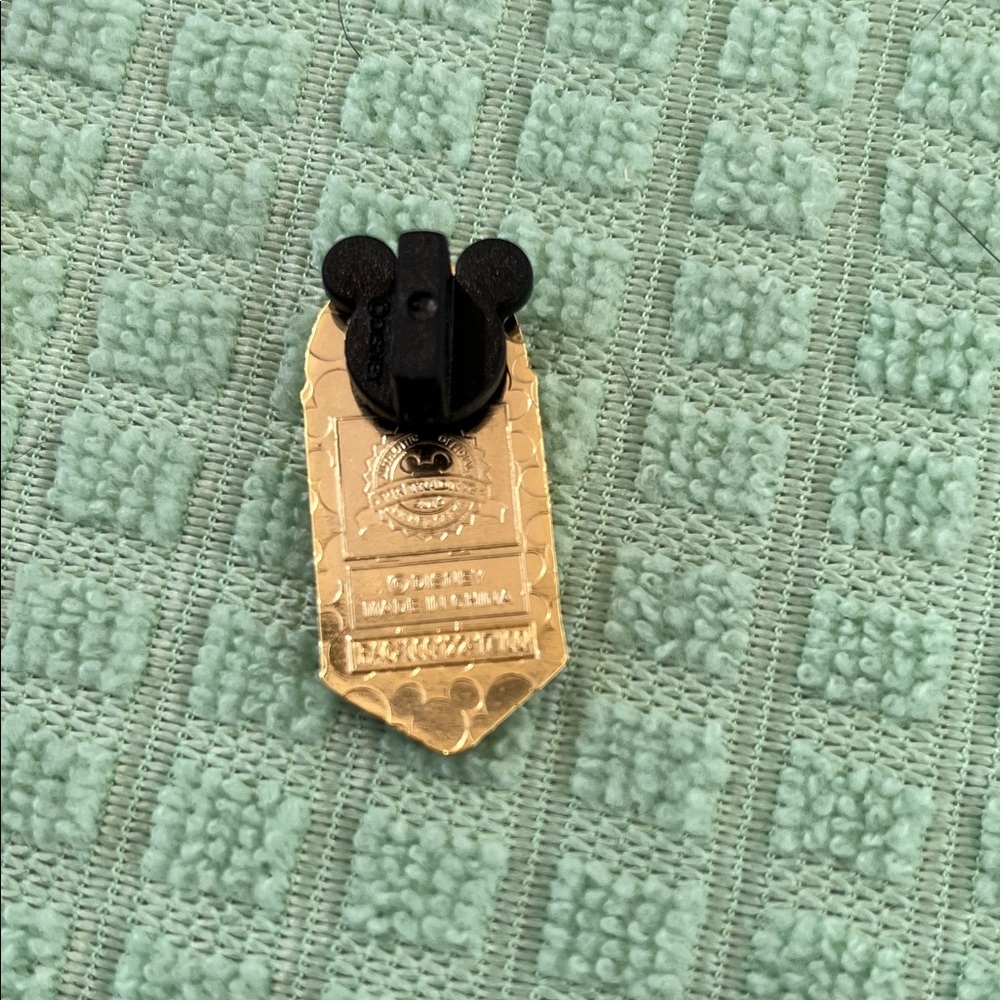 Disney Gold Enamel Anna Trading Pin with Black Backing 2016 - Picture 3 of 3